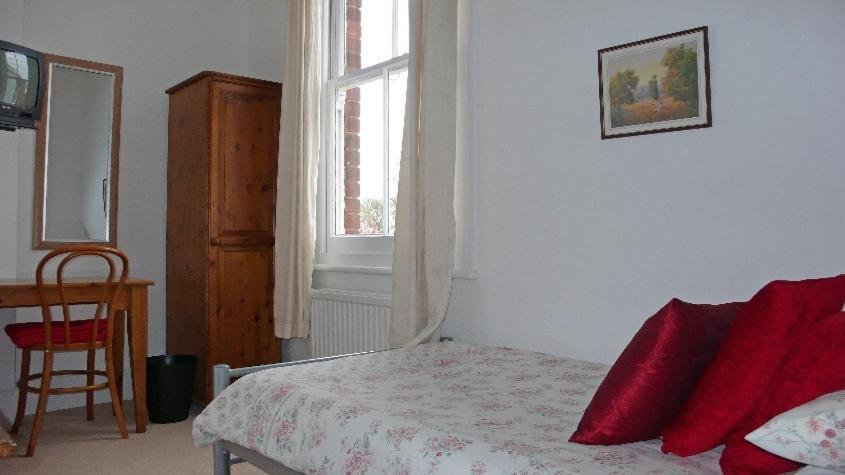 Colebrook Guest House Farnborough  Room photo